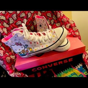 Super CUTE 🥰 Never worn‼️Converse Hello Kitty
